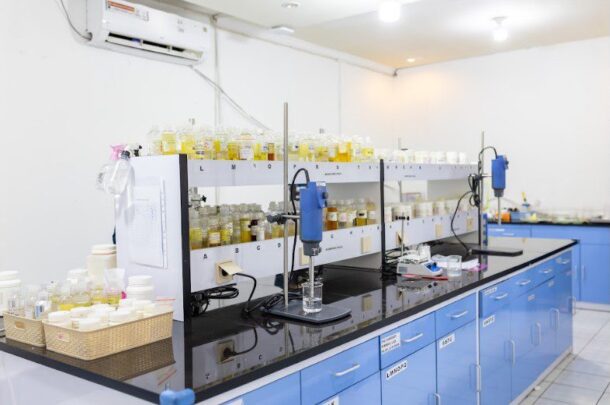 Fasilitas Produksi yang Wajib Dimiliki Pabrik Kosmetik Profesional