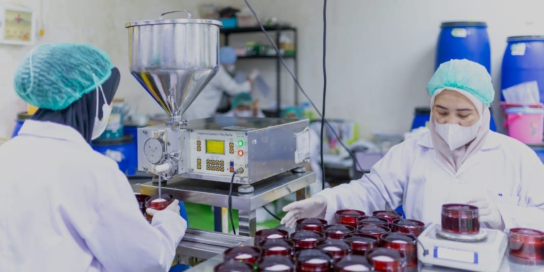 Bagaimana Pabrik Maklon Membuat Produk UKM Setara Brand Nasional