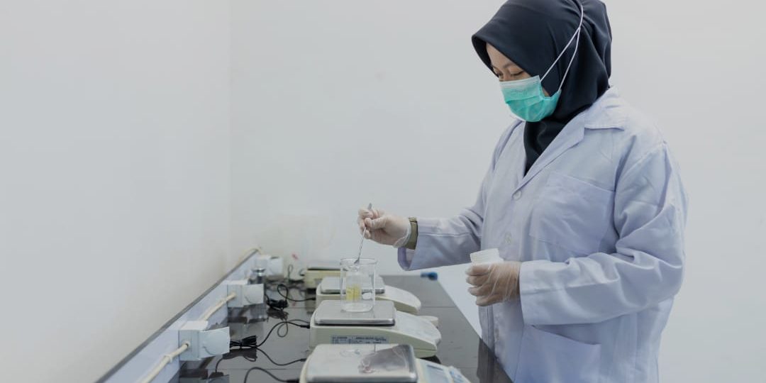 WhatsApp Image 2025-09-12 at 09.11.38 (1) UKM Bisa Naik Level dengan Produksi di Pabrik Maklon Modern