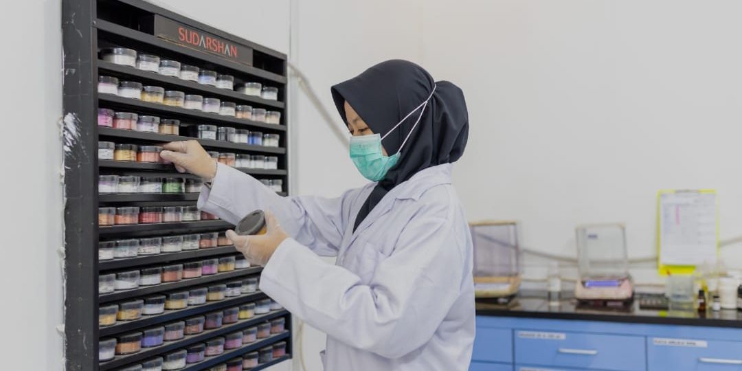 Bagaimana Pabrik Maklon Membantu UKM Hemat Biaya Produksi
