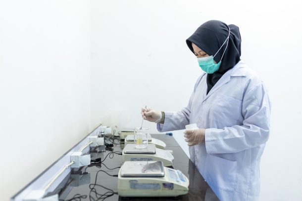 0A5A4352 Proses Produksi Skincare dengan Standar Internasional di Indonesia