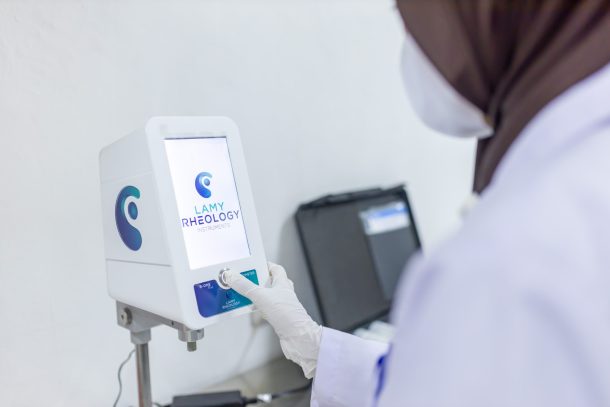 Mengenal Pabrik Kosmetik Proses Produksi Skincare dari Nol